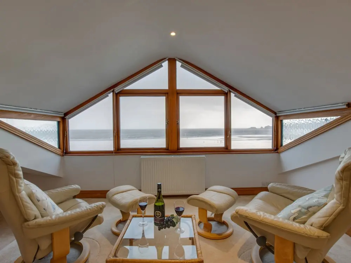 Wonderful Holiday Home With Beautiful Views and Sliding Doors to a Luxury Terrace