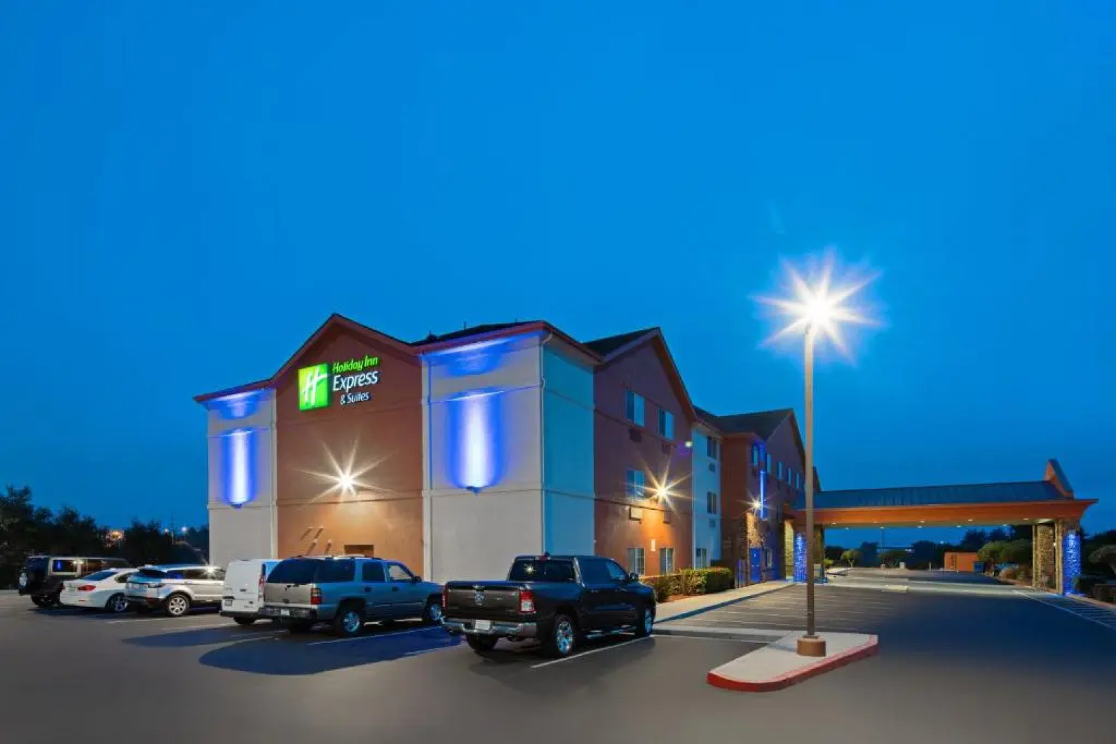 Holiday Inn Express & Suites Watsonville by IHG