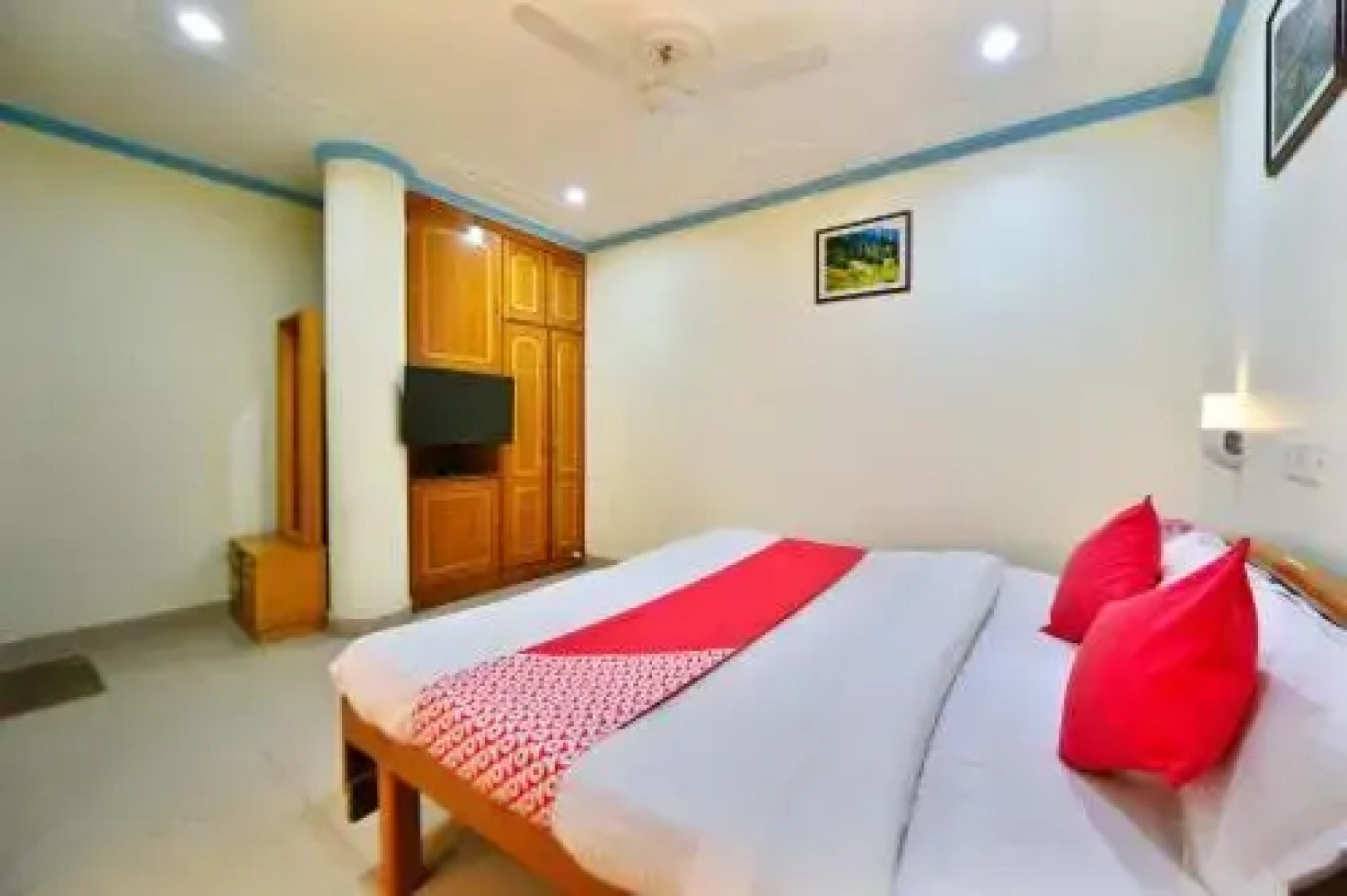 Hotel City Heart  By OYO Rooms