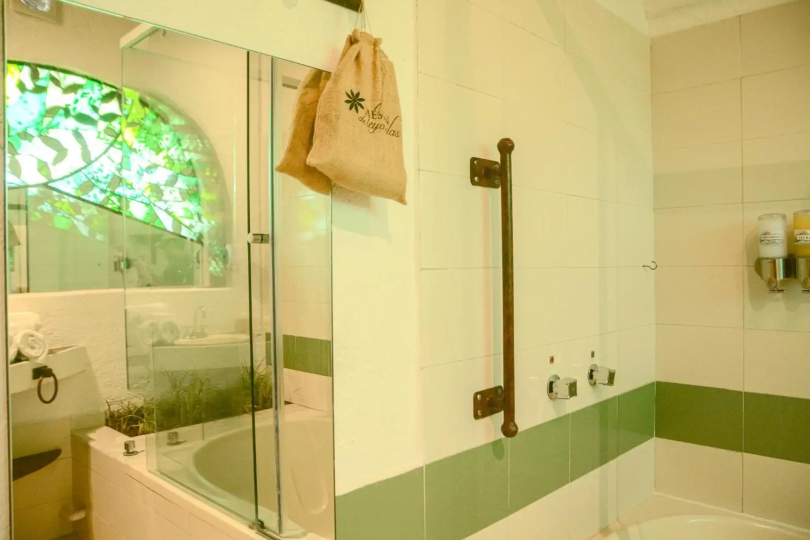 Mesón De Leyendas Breakfast & Downtown