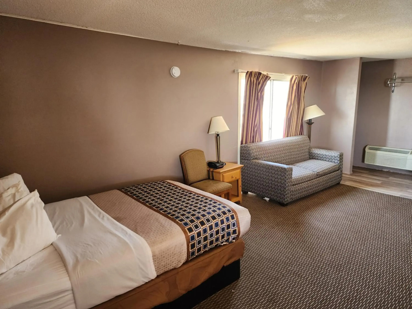 Satellite Inn