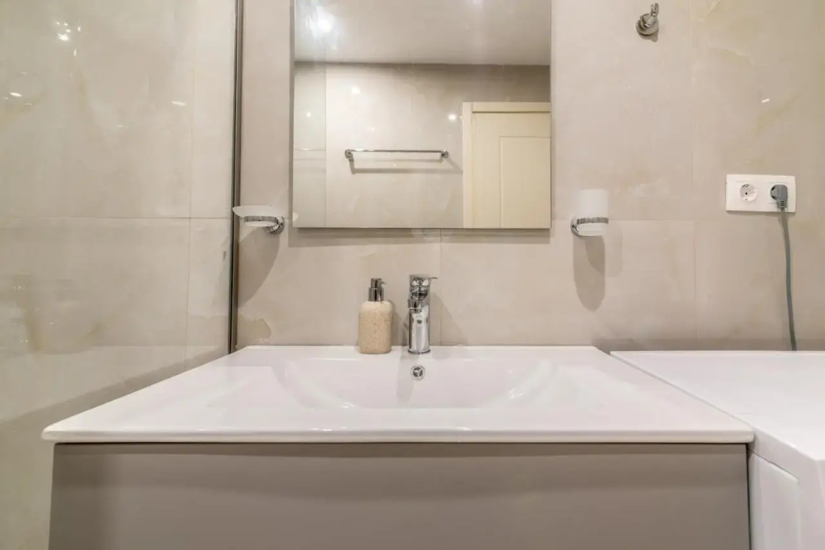 Elegant Suite 2 near the Beach