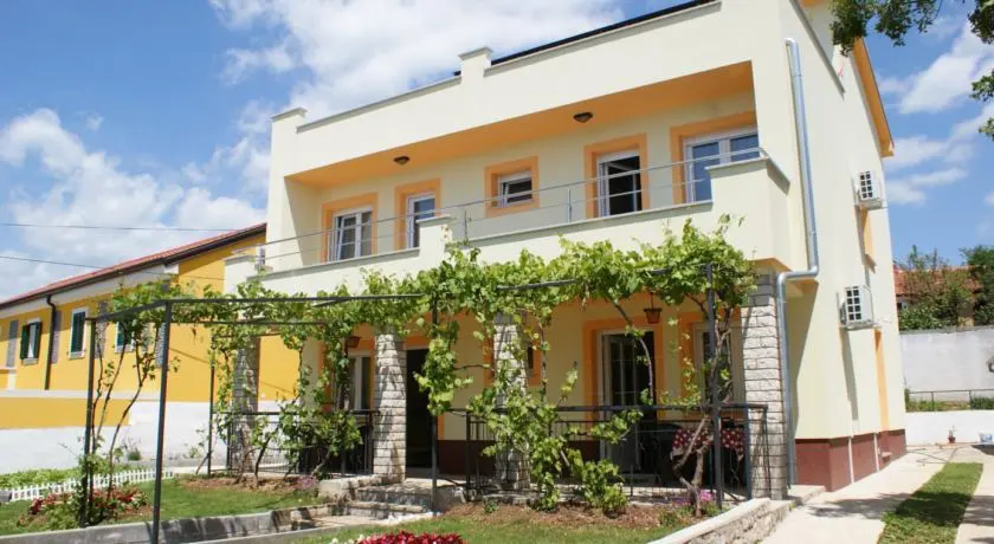 Apartments Rudy