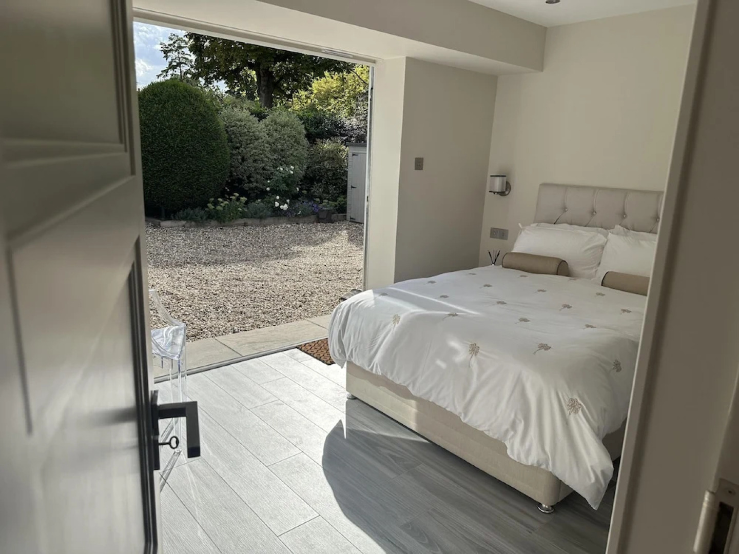 Beautiful 1-bed Studio in Bourne end