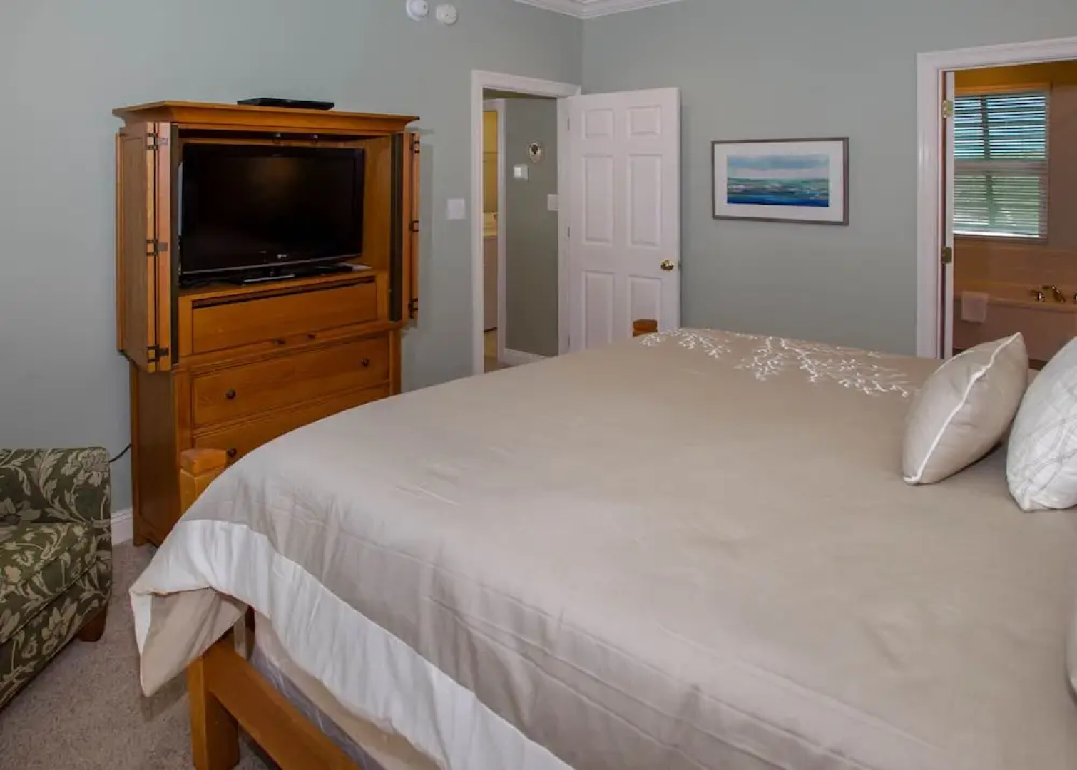 Serenity on the Shore 5 Bedrooms 4.5 Bathrooms Home