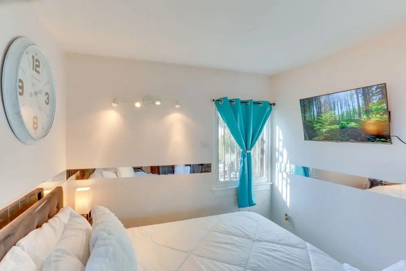 Colton Studio w/ Fire Pit, 4 Mi to San Bernardino!