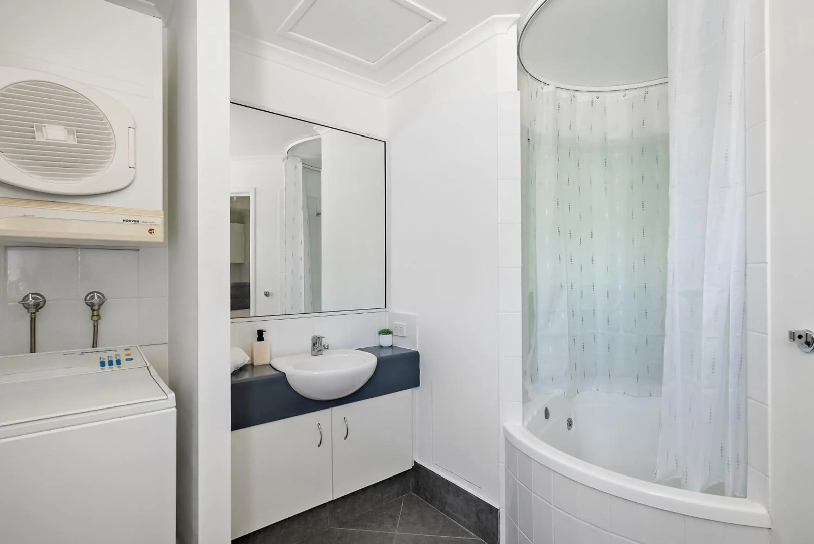 1 Bedroom Unit in 4 Star Tropical Resort in Noosaville