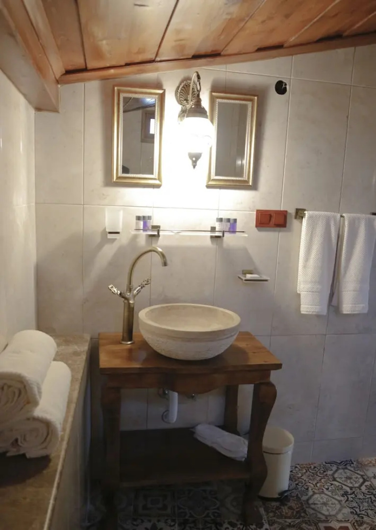 Shiraz Hotel & Restaurant