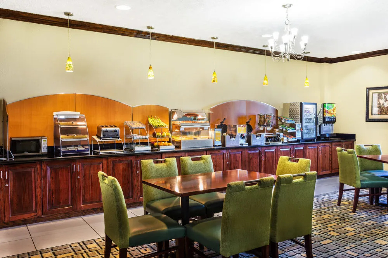 Days Inn & Suites South Boston