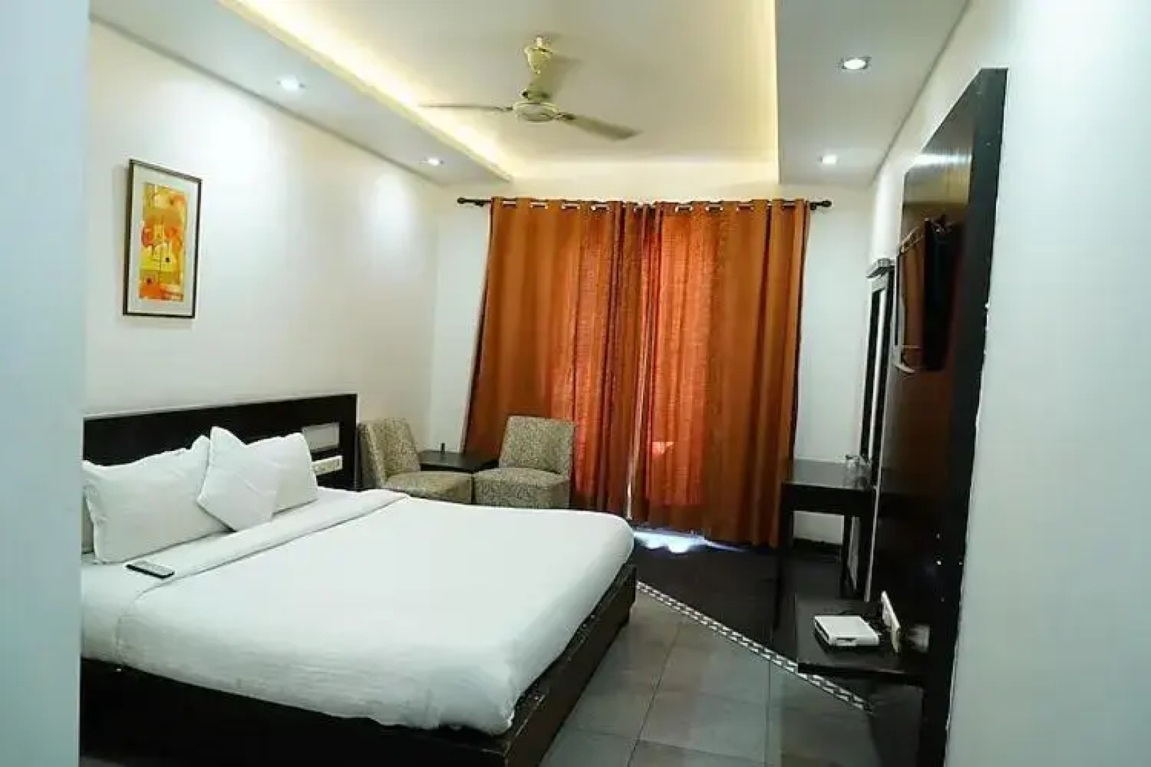 OYO 24912 Hotel Raunak