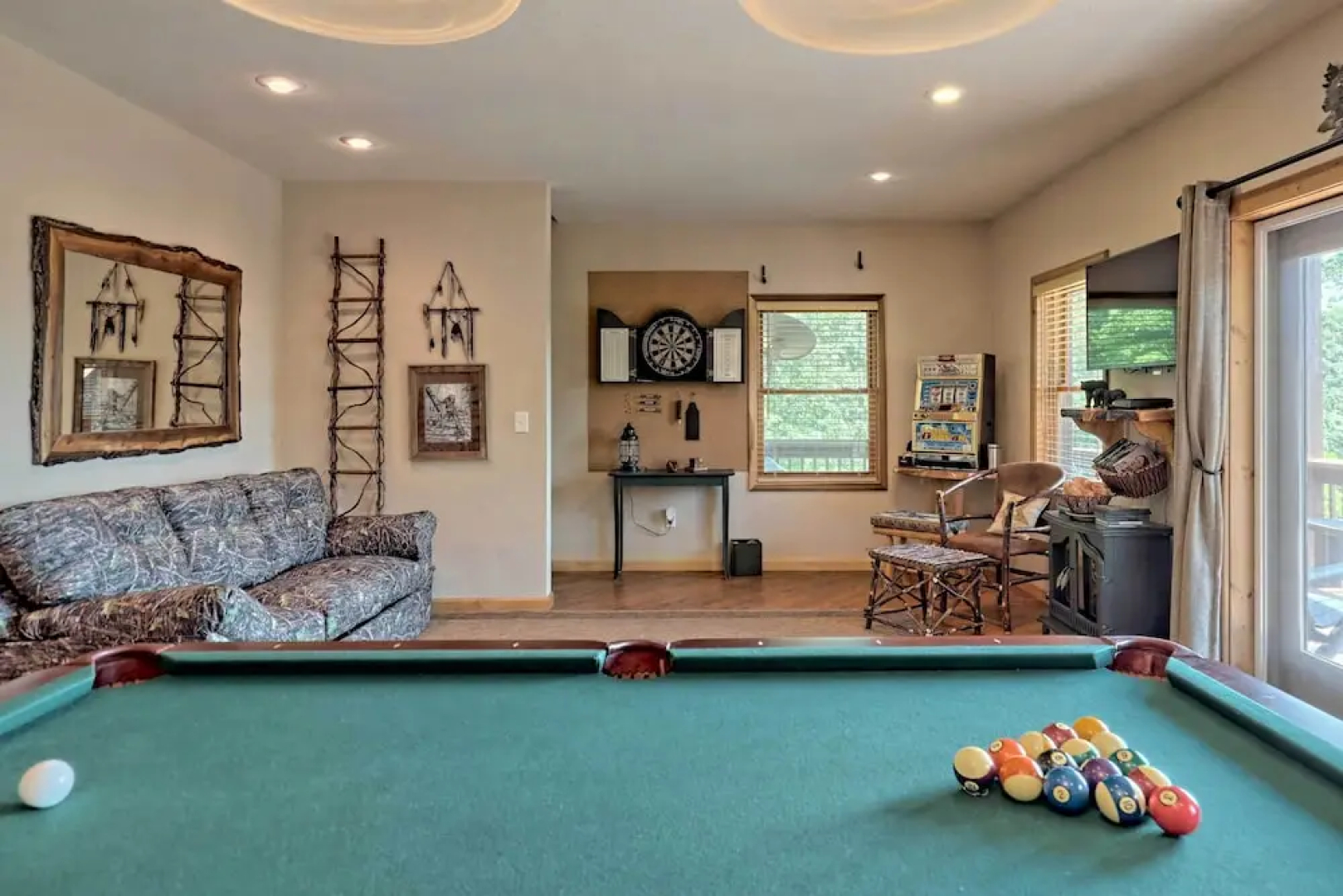 Spacious 'eagle's View' Luxury Cabin w/ Views