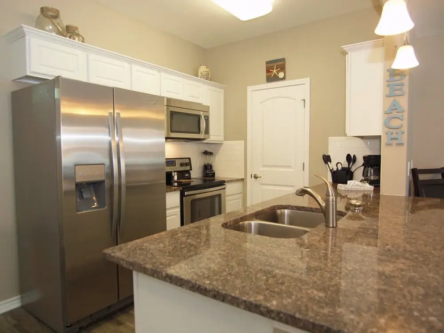 Nemo Cay Resort D142 Poolside by RedAwning