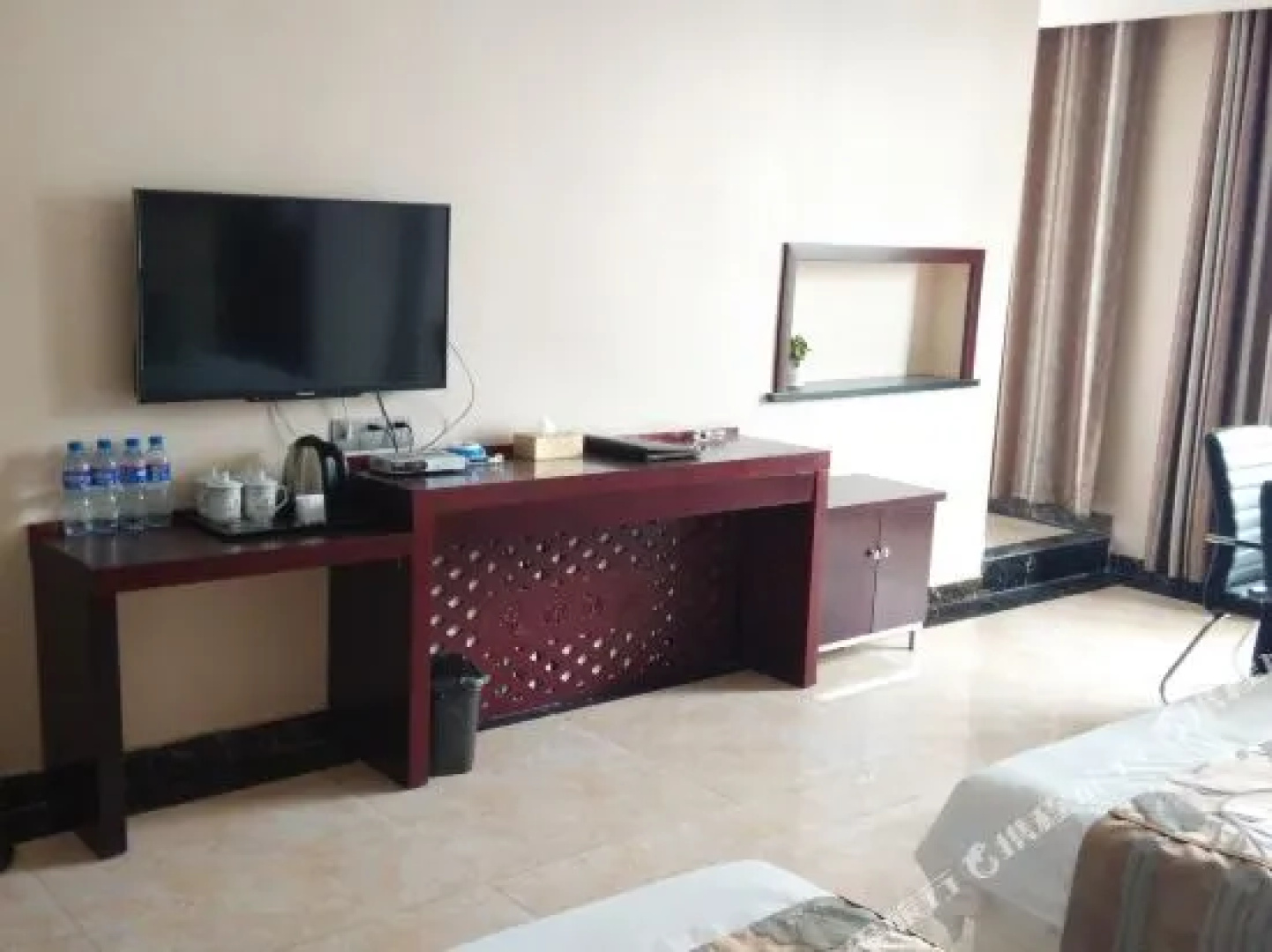 Longyuan Business Hotel Yichuan