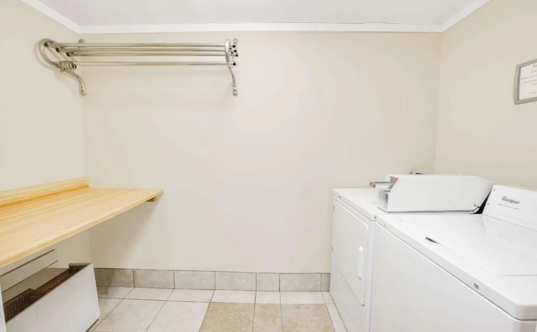 Rodeway Inn & Suites