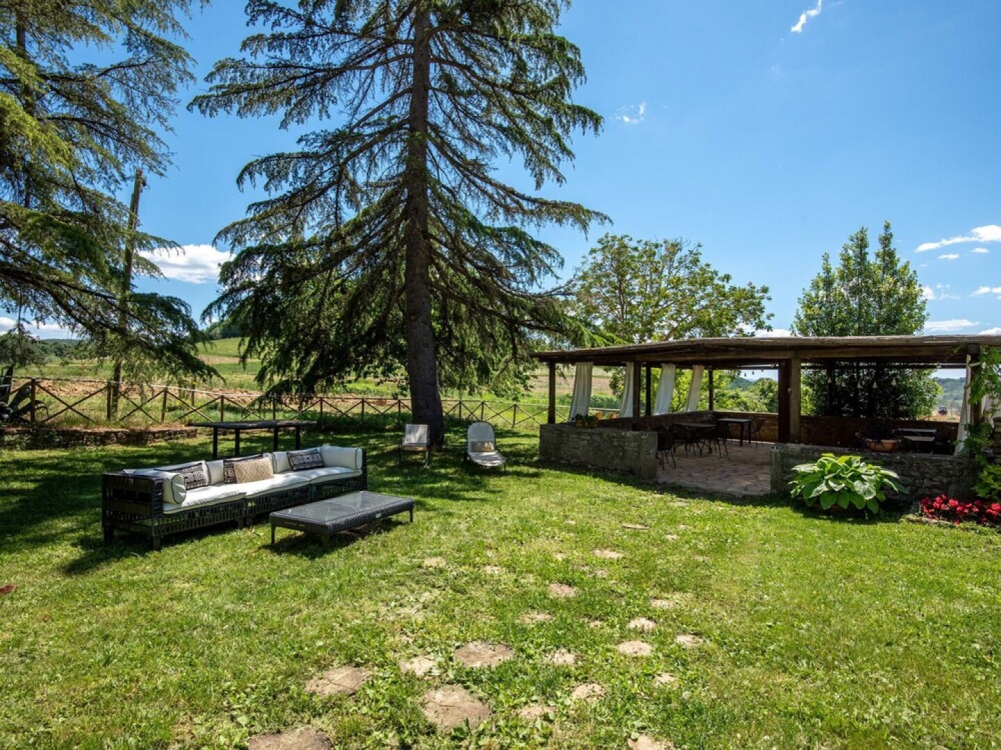 Vintage Apartment in Rapolano Terme with Swimming Pool