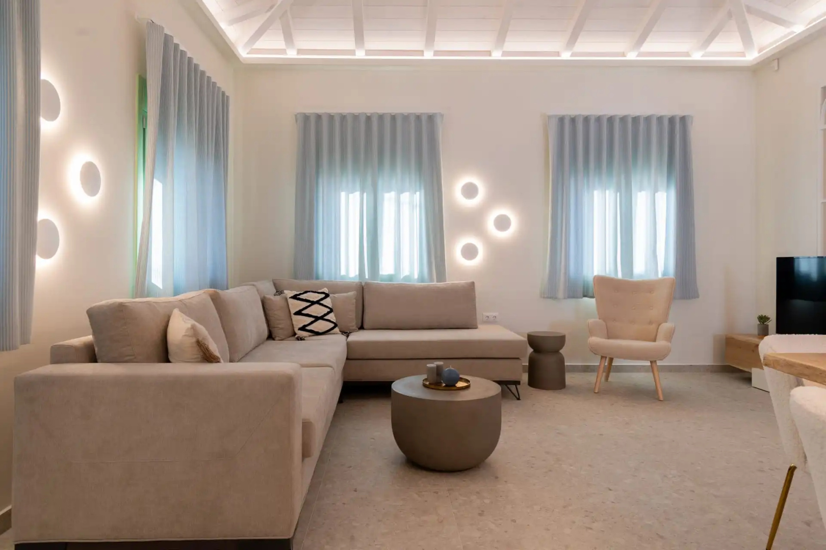 Pnoe Luxury Villa