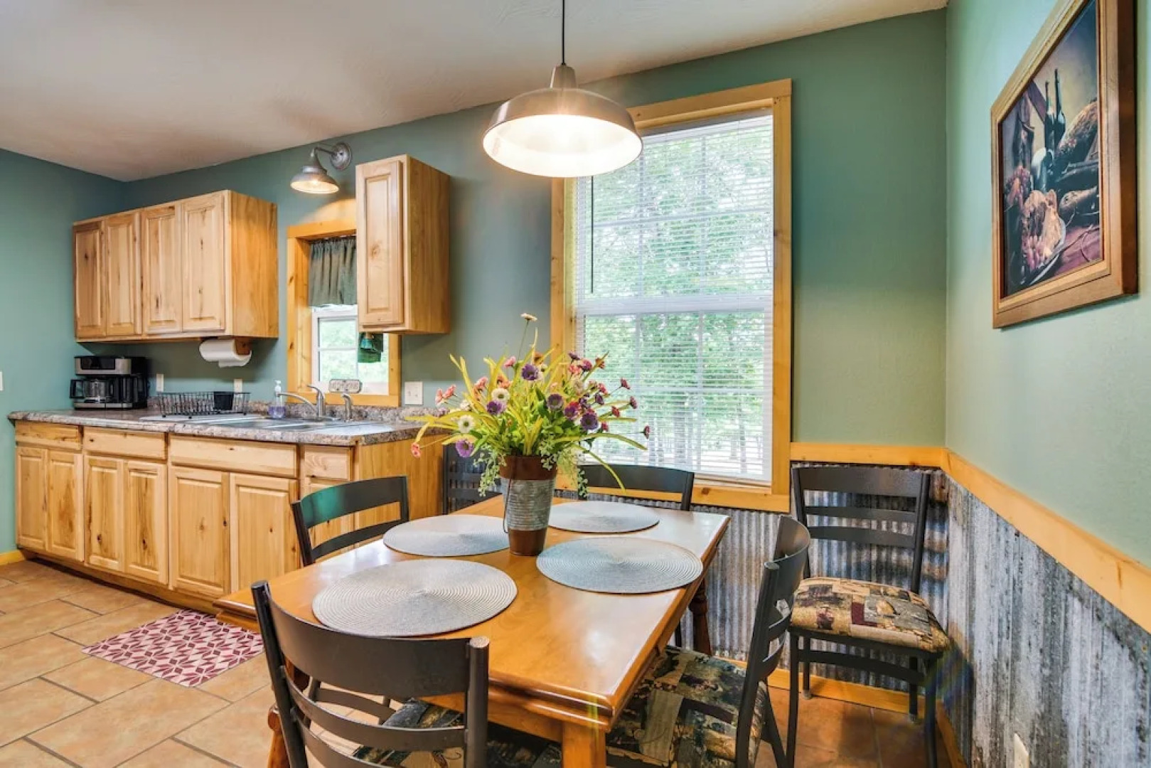 Bull Shoals Lake Home w/ Porch - Steps to Water!