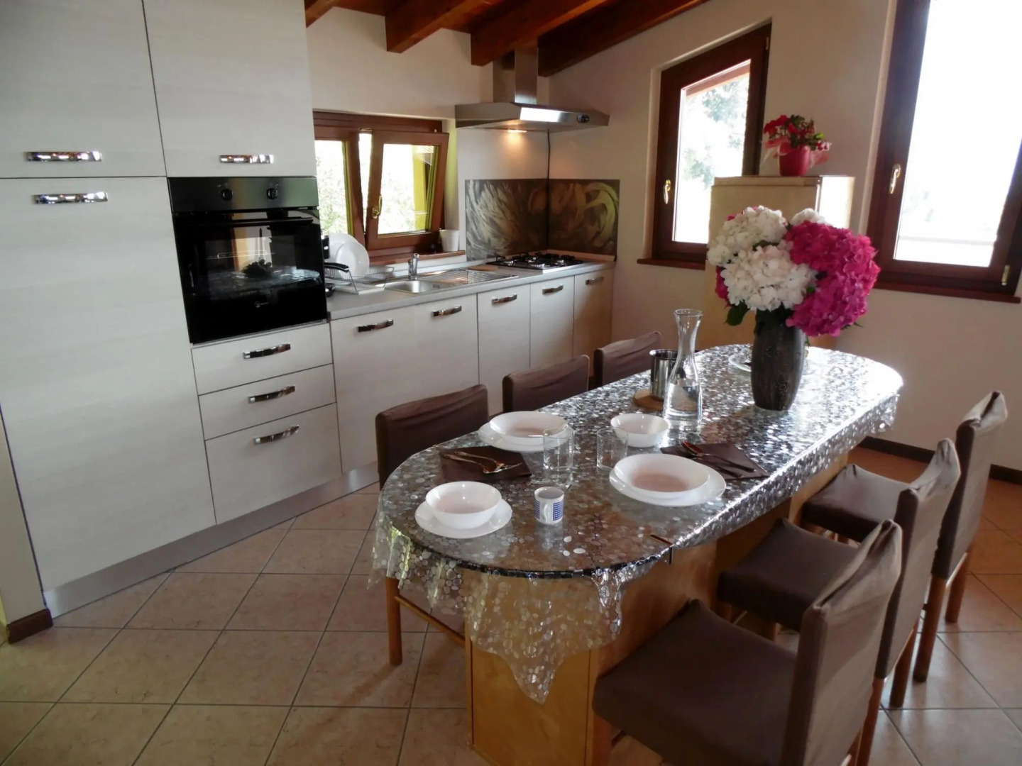 Apartment in 2-floor villa with swimming pool, equipped garden and lake view