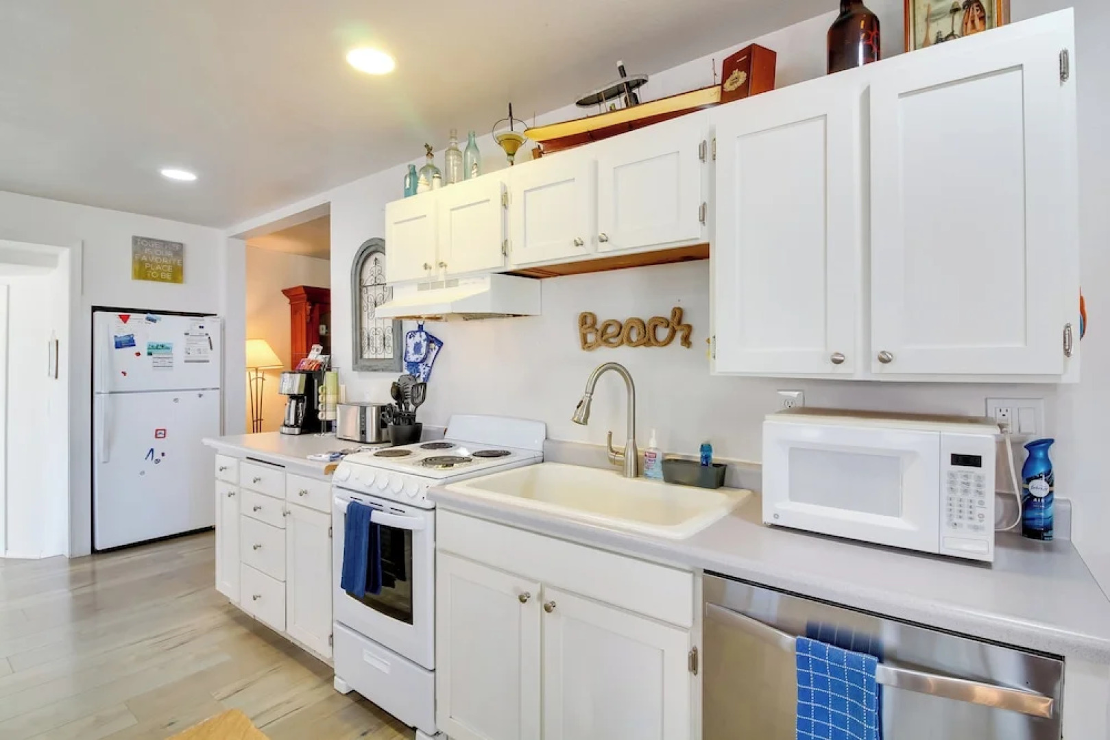 Bandon Home w/ Patio, Steps to South Jetty Park