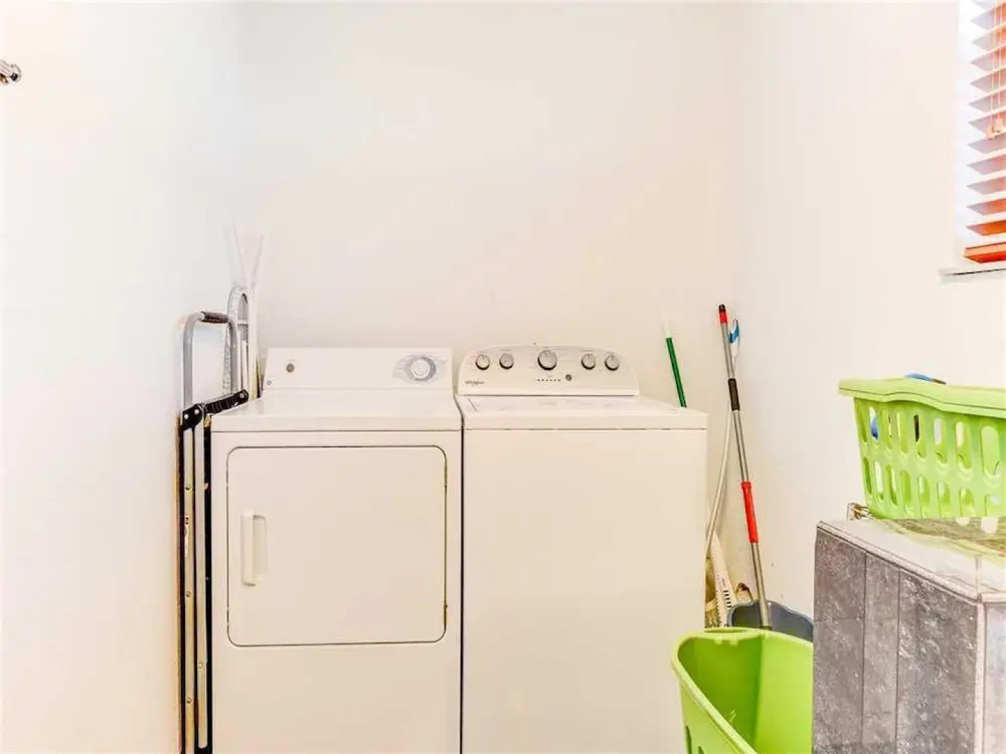 Sunshine House - Three Bedroom Home