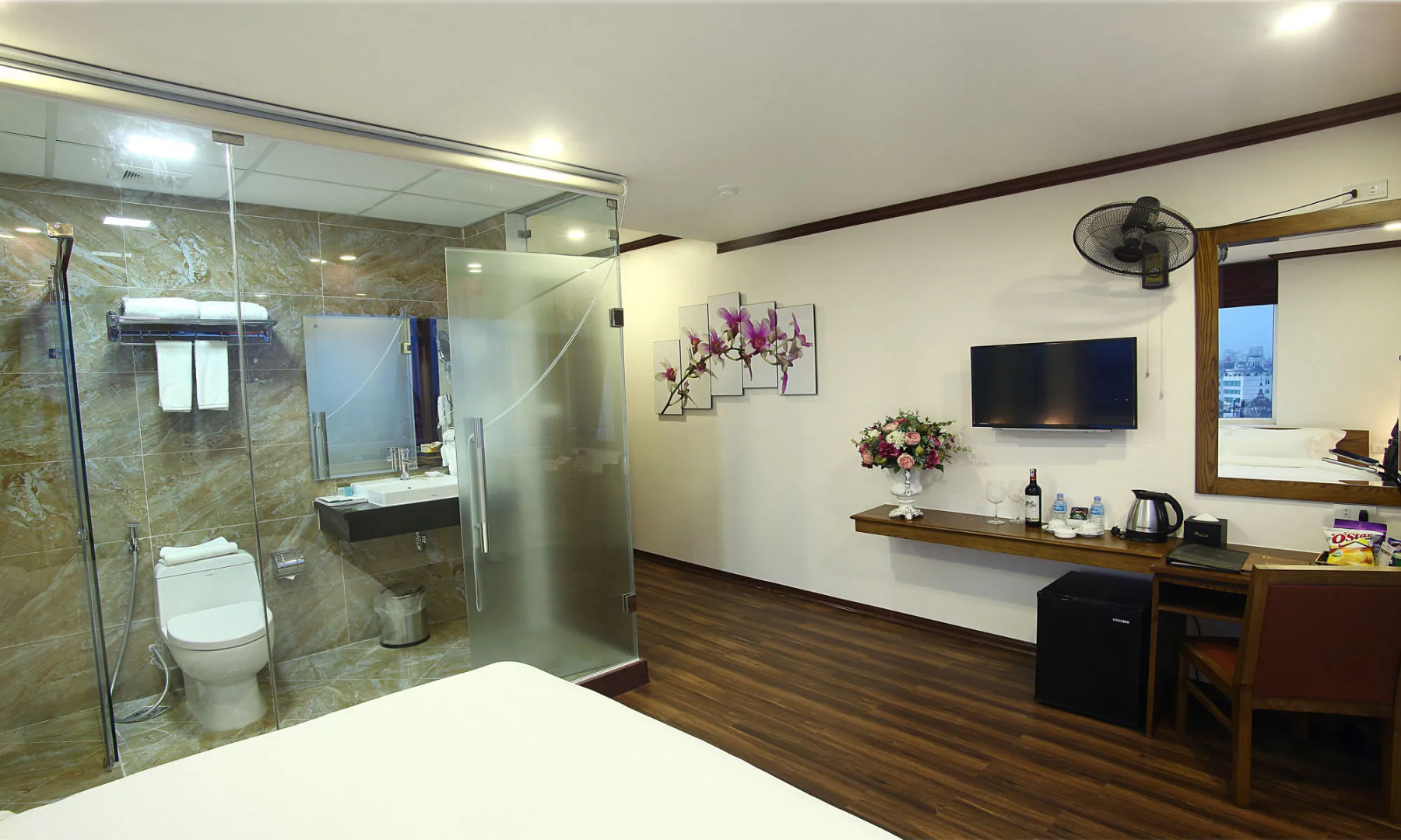 West Lake Home Hotel & Spa