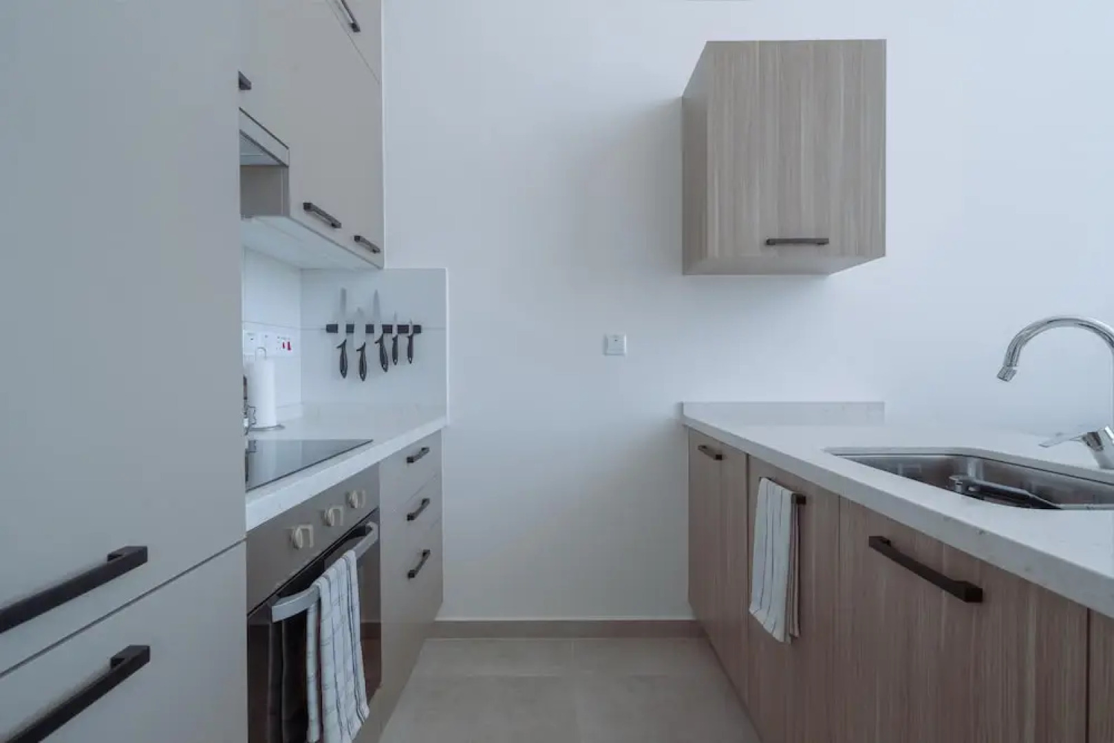 Modern and Spacious Apartment With Beautiful Roof Terrace and sea View