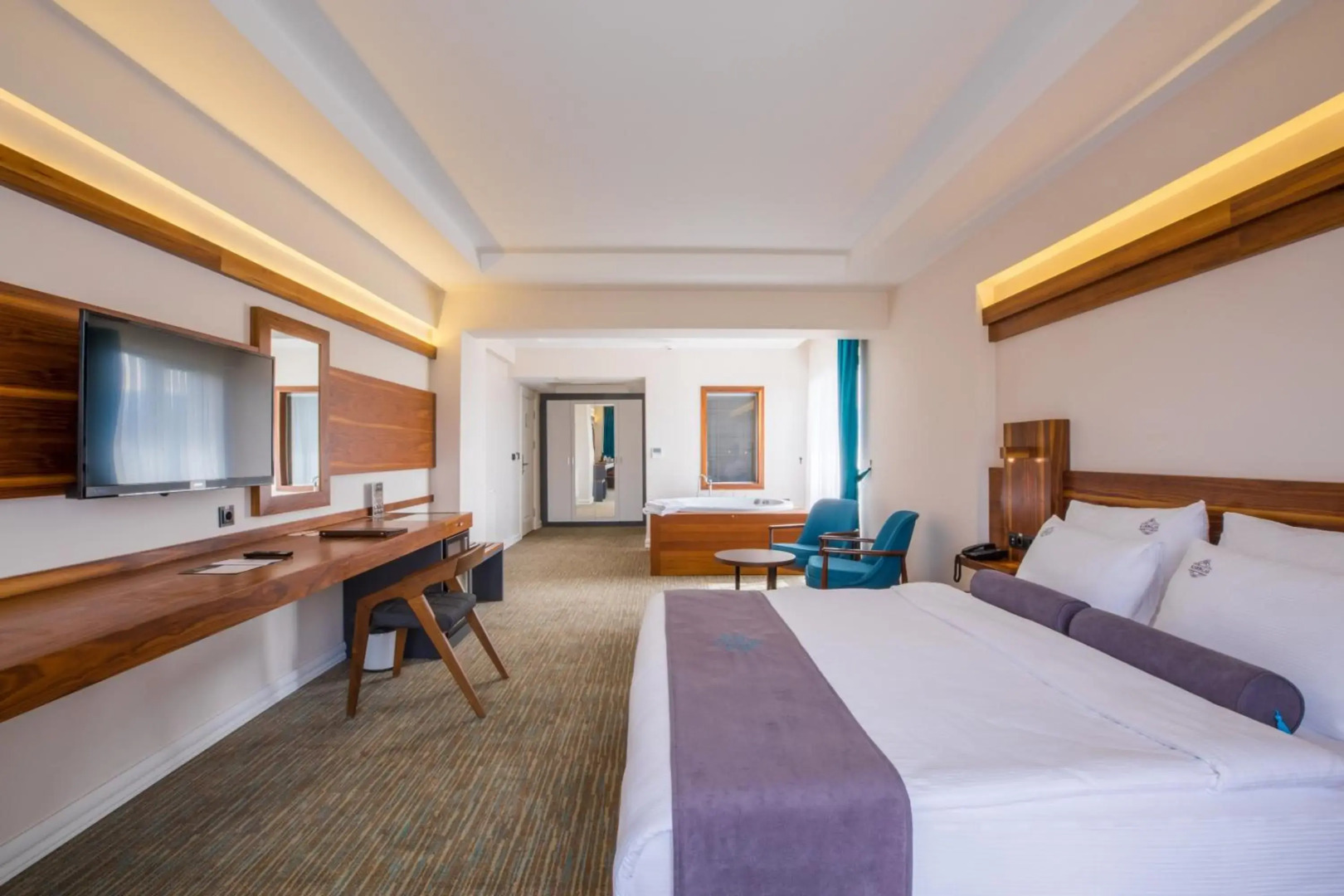 Karpalas City Hotel & Spa