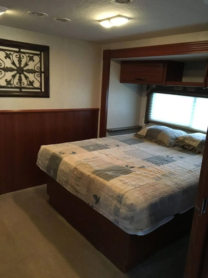 Royalty Maples Motel & Cottages