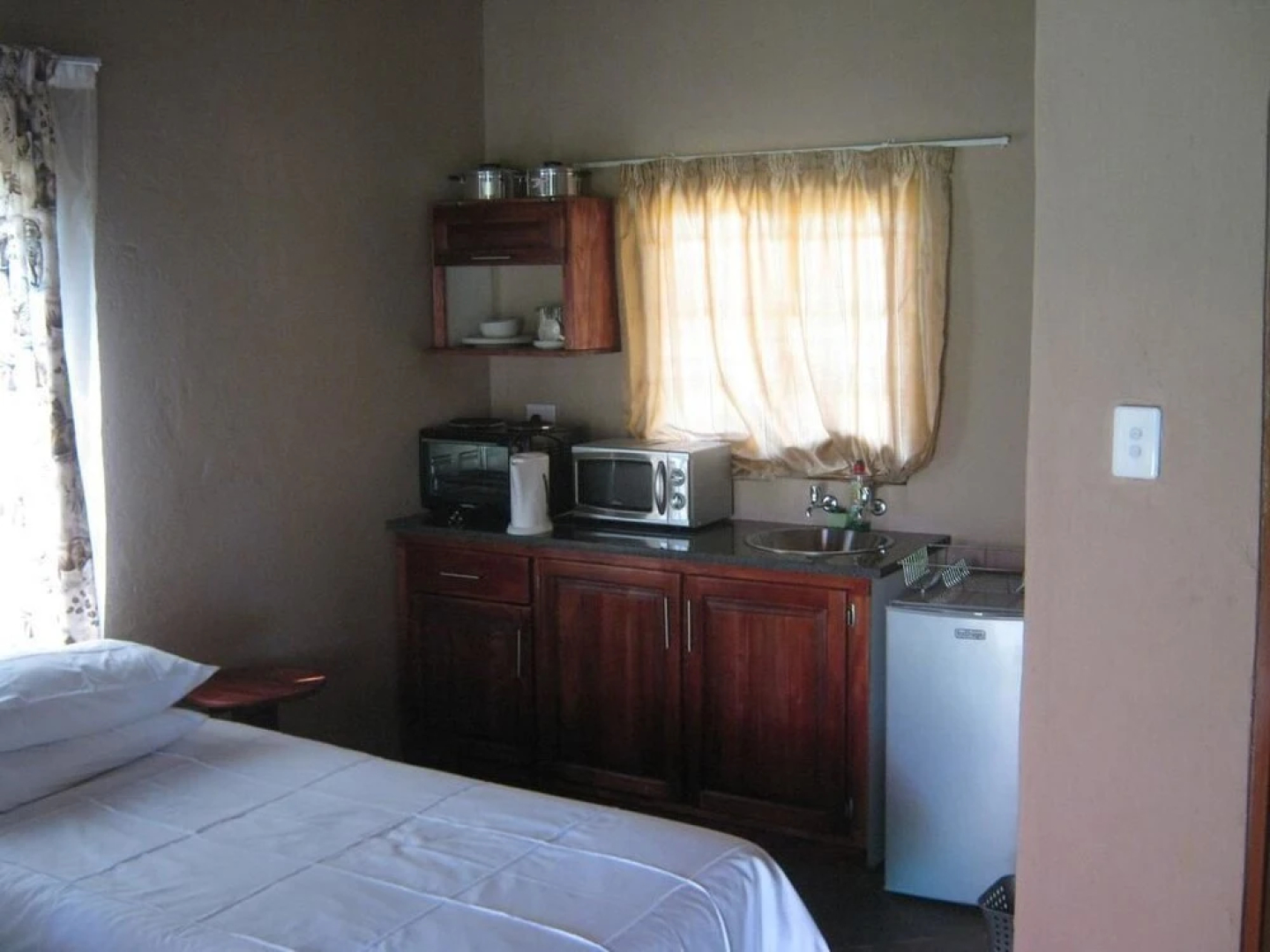 Noma Nini Lodge And Restaurant