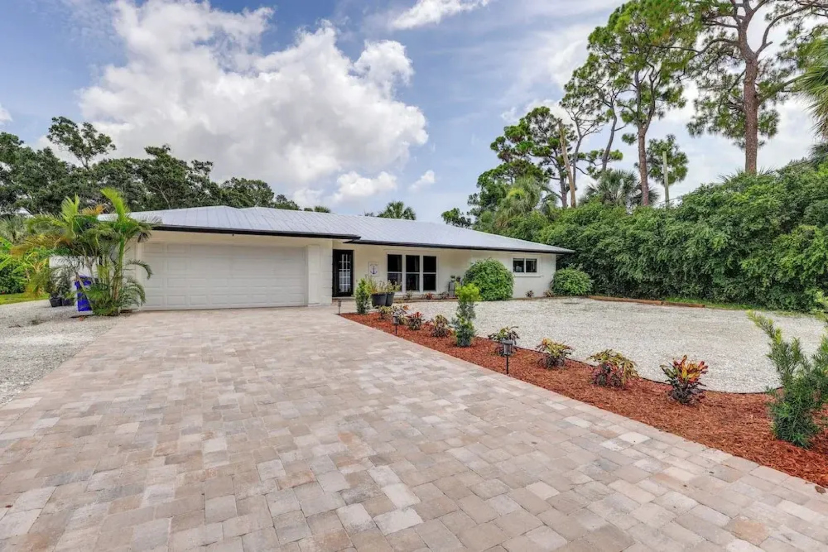 Vero Beach Vacation Rental: Pool & Putting Green!