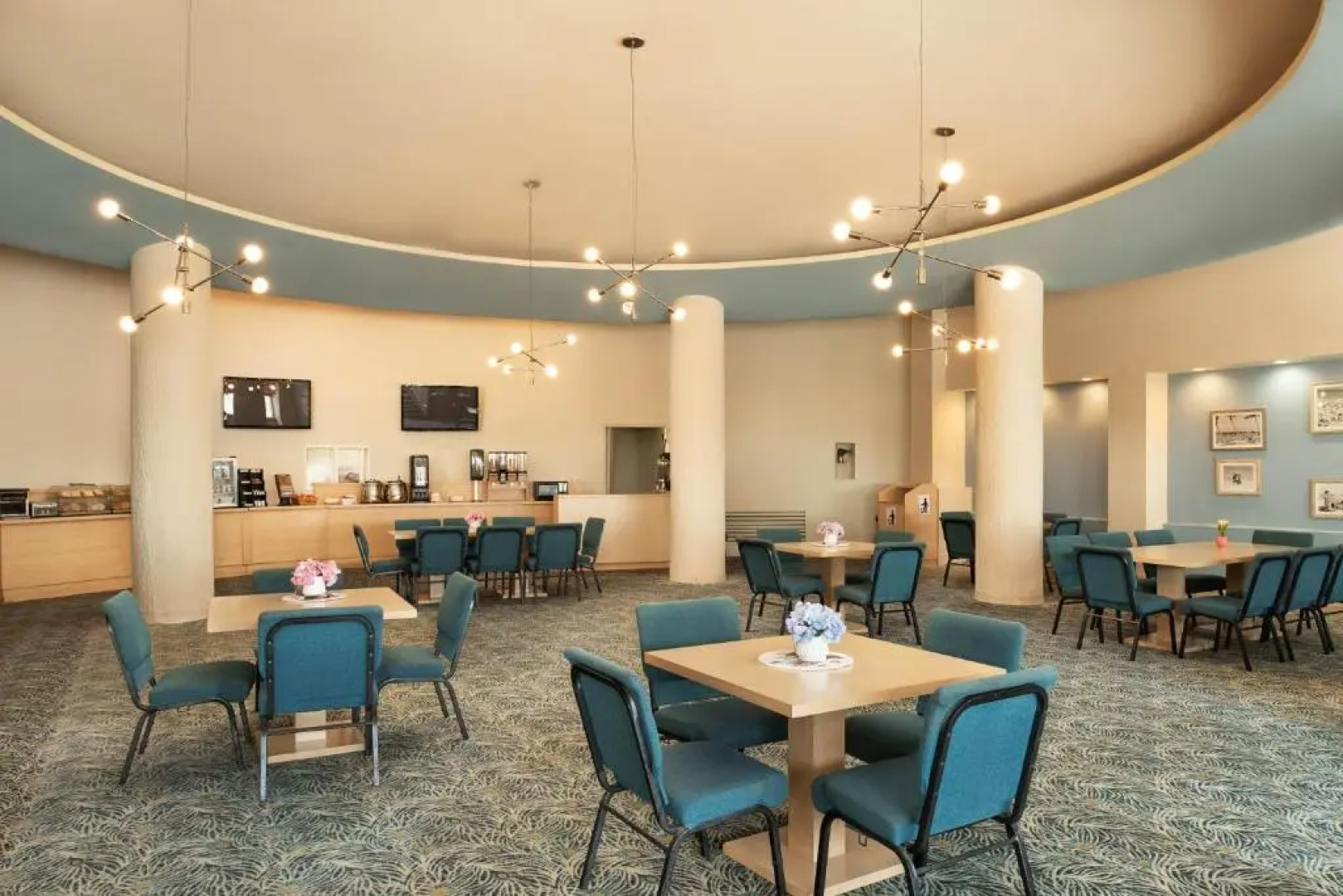 Sherry Frontenac Oceanfront Hotel