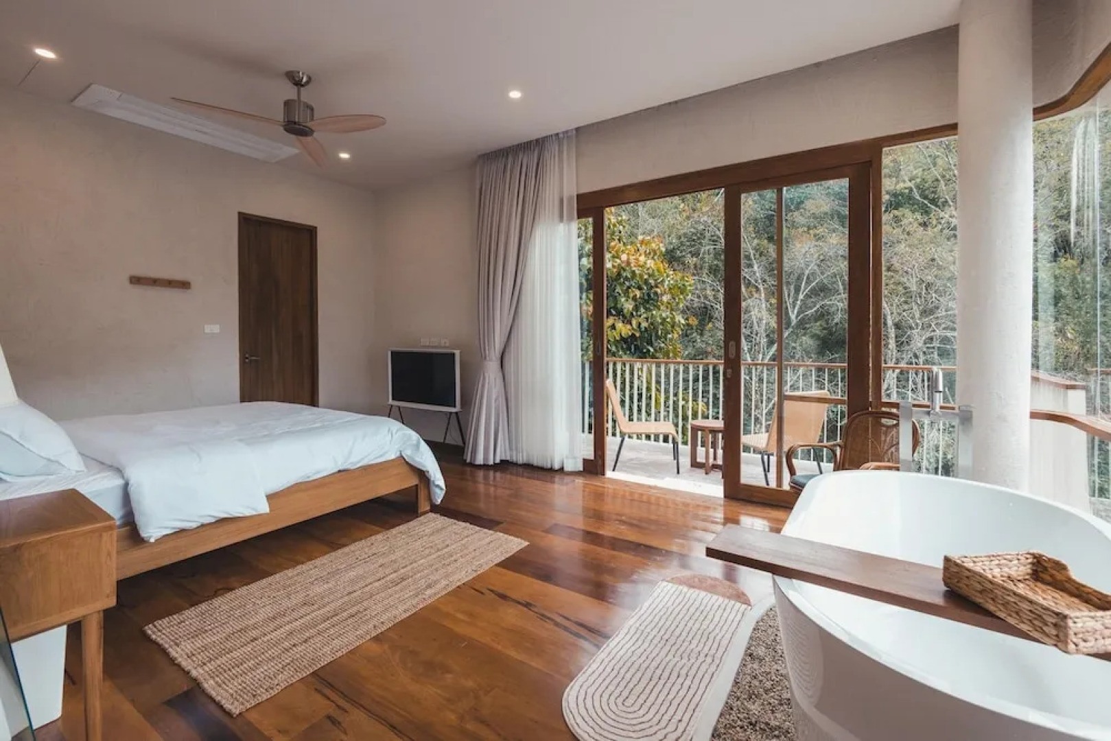 Taryn Tara Cafe And Stay