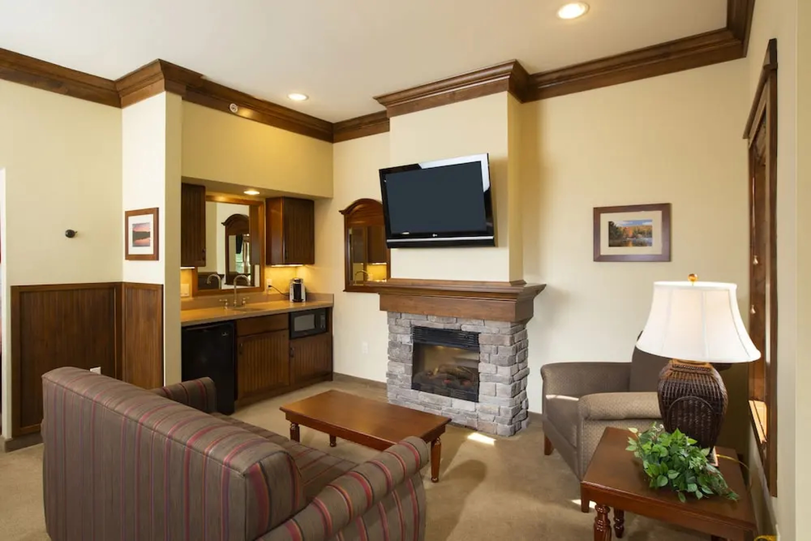 The Rockwell Lake Lodge, A Cobblestone Hotel