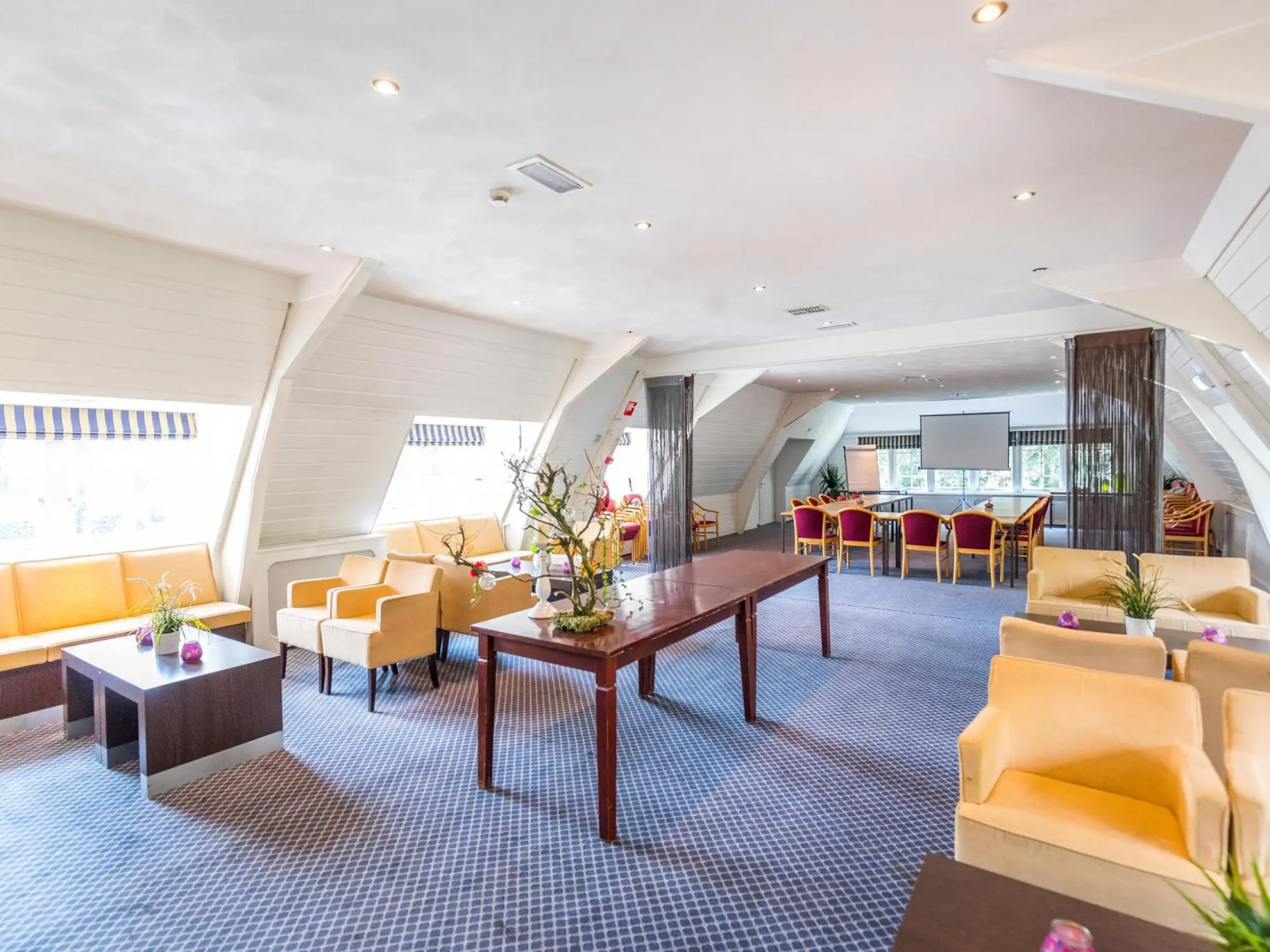 Modern chalet with spa and sauna, in a holiday park, 8 km. from Hoorn