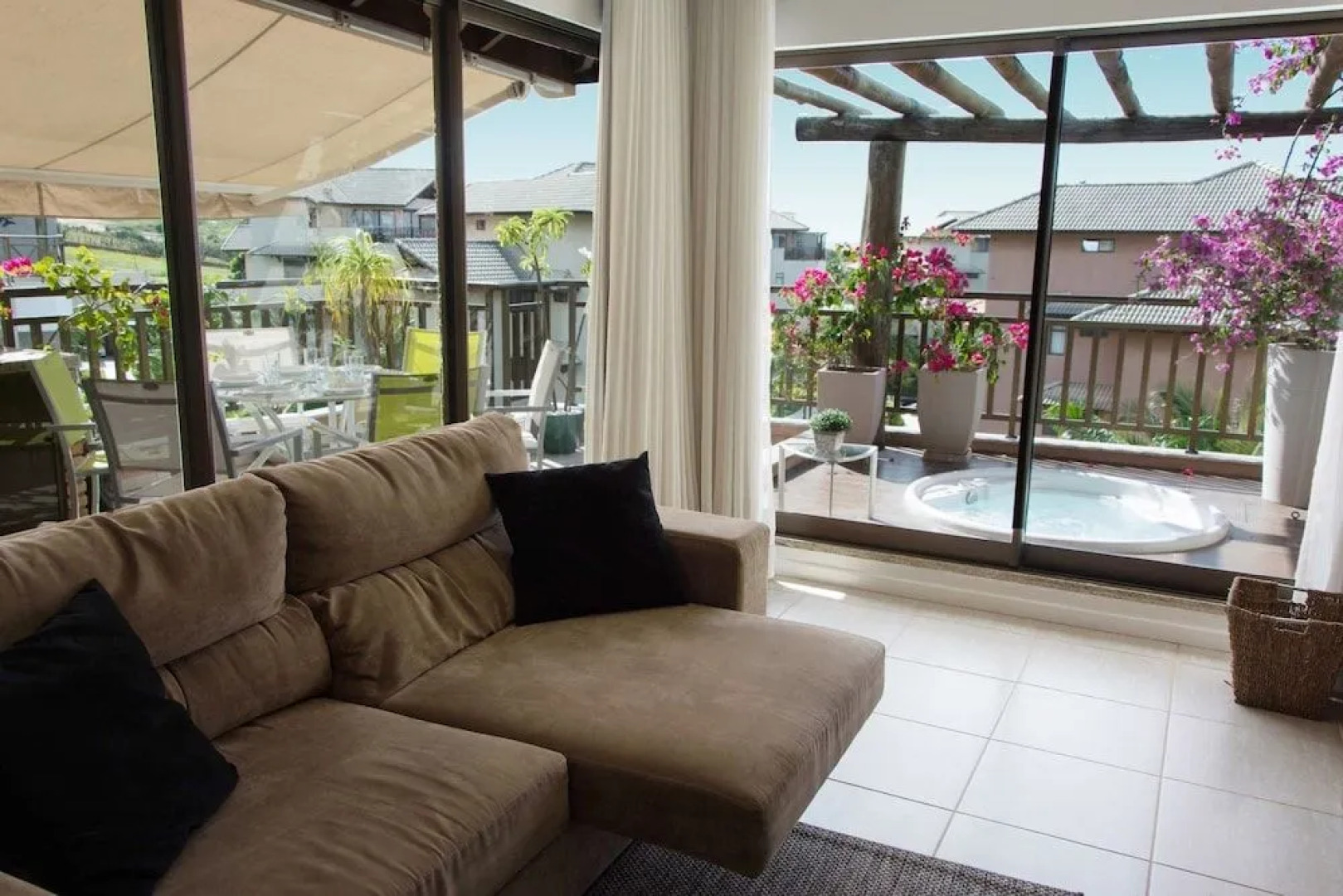 CO302 Luxuosa Cobertura de 3 suites com jacuzzi