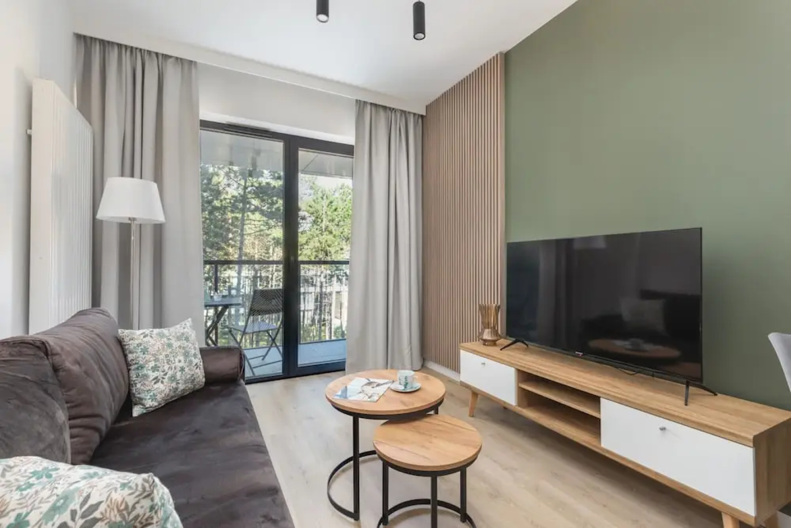 Shellter Suita Flora by Renters Prestige