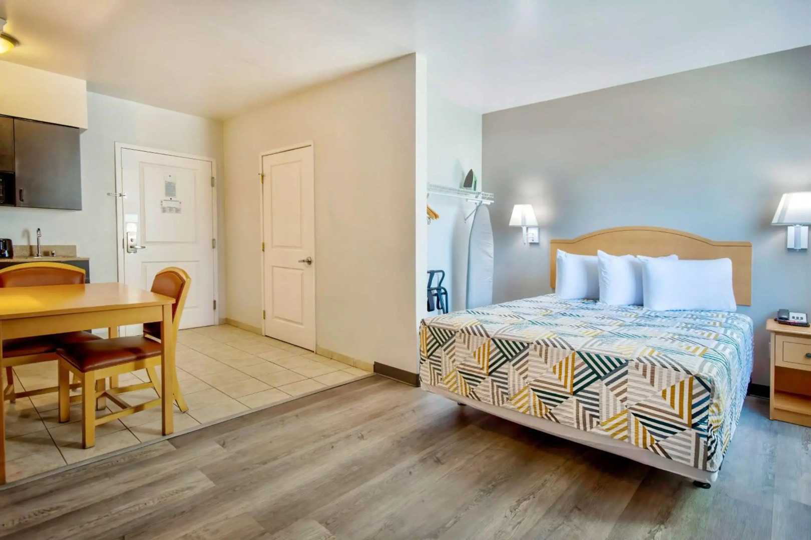 Studio 6 Bakersfield, CA