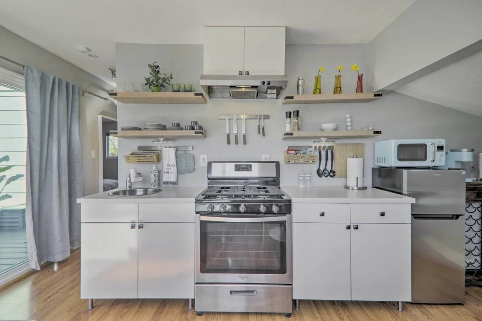 Updated Livermore Apartment w/ Private Deck!