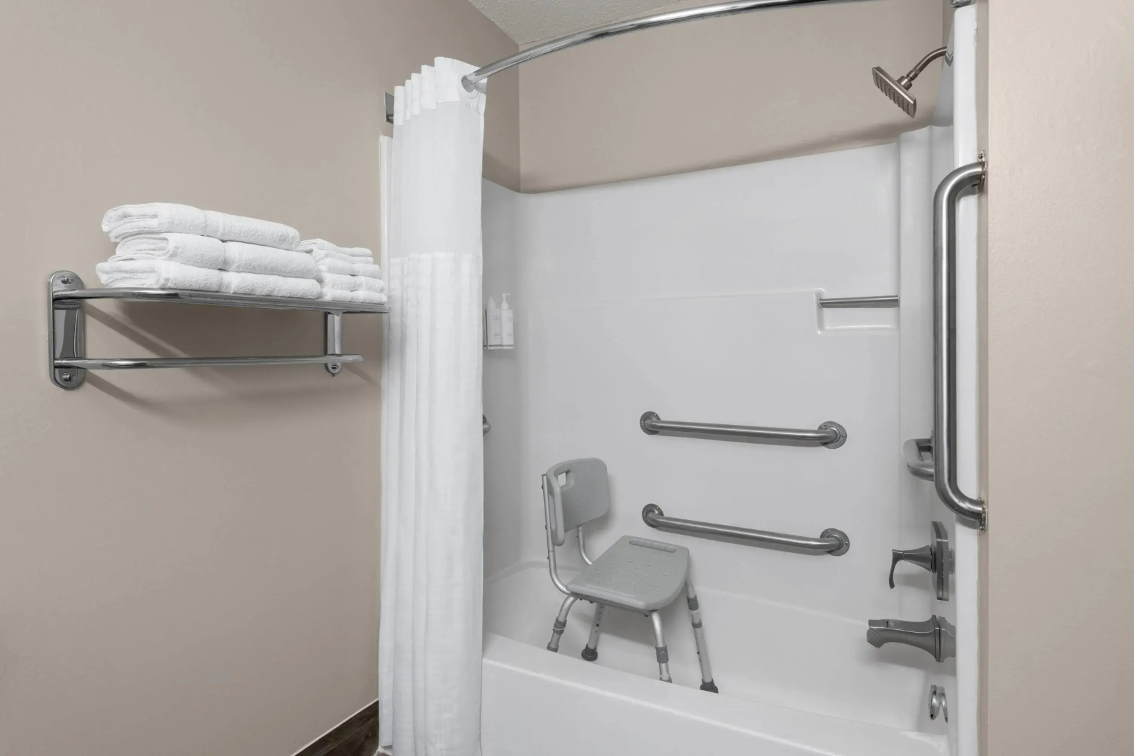 Travelodge by Wyndham Fargo West Acres