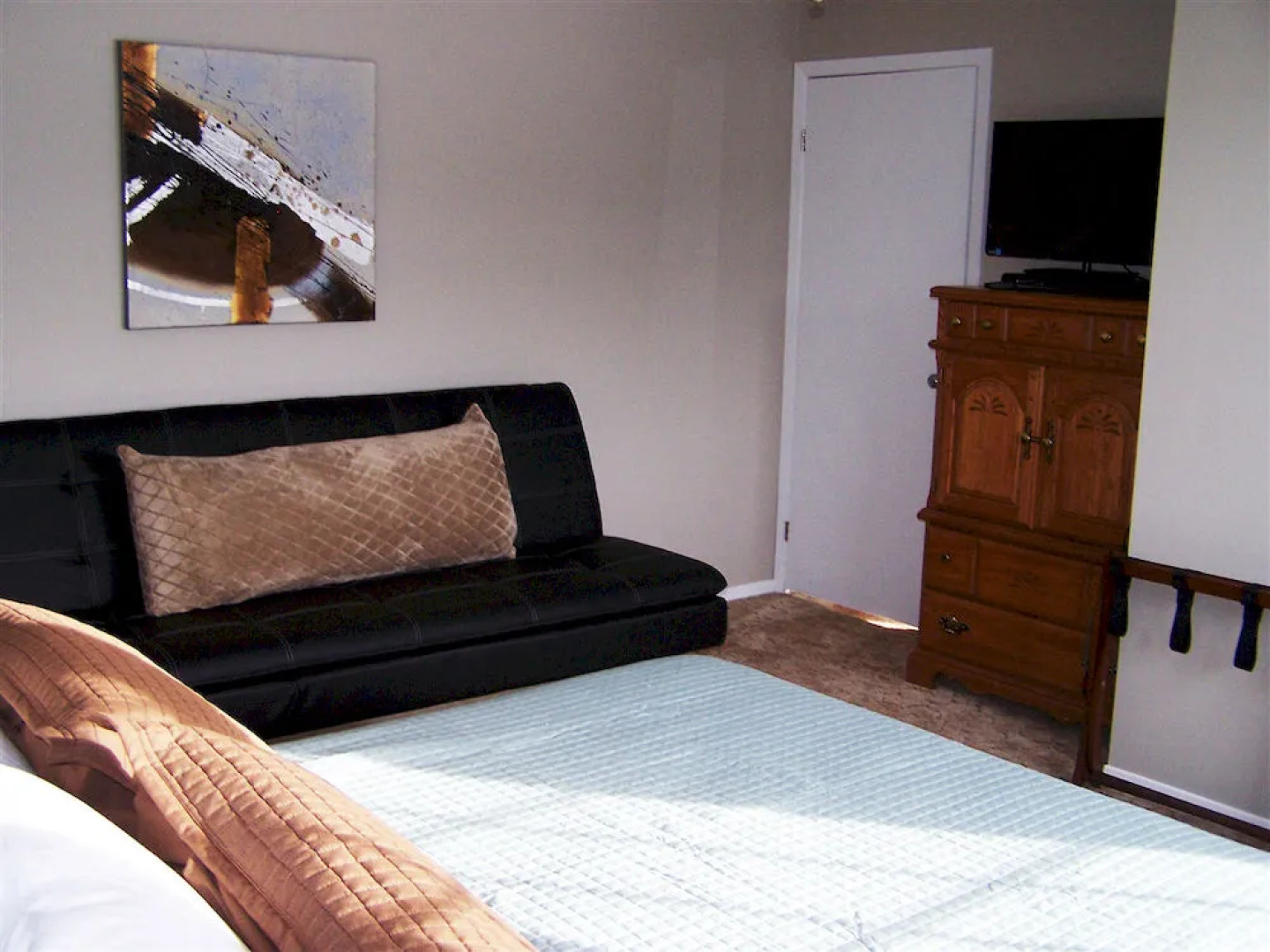 Bee 'n Bee Bed n' Breakfast