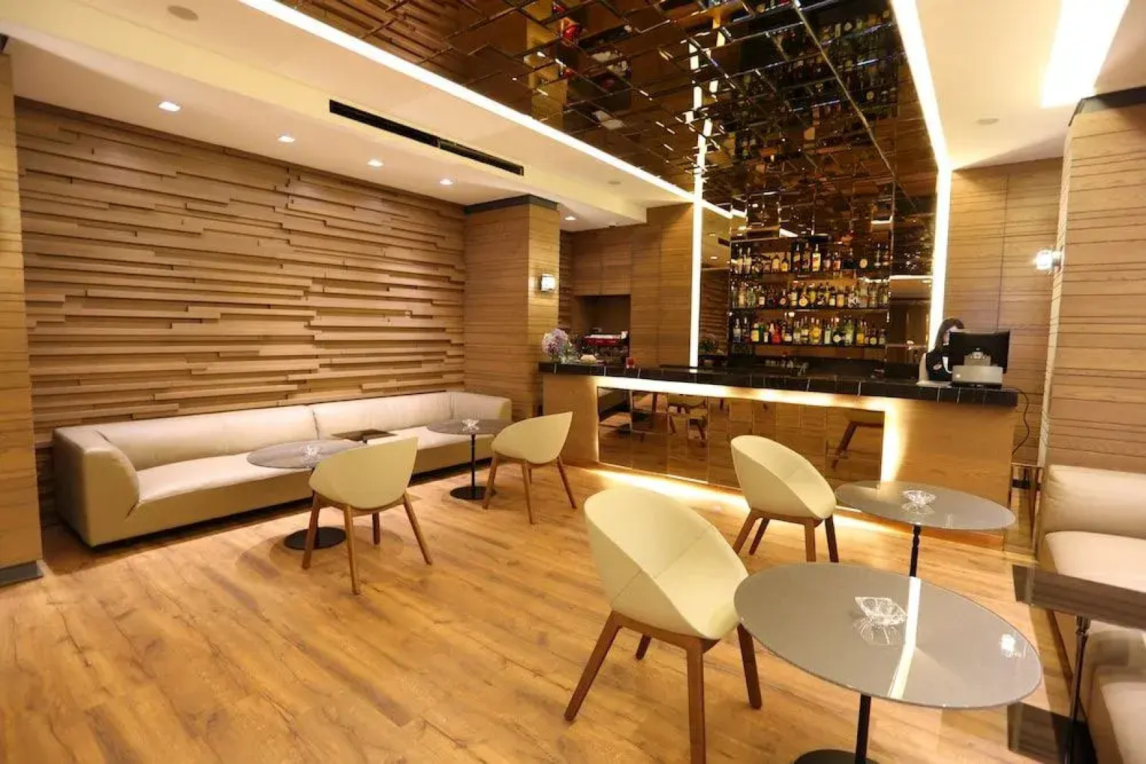 Mist Hotel And Spa By Warwick