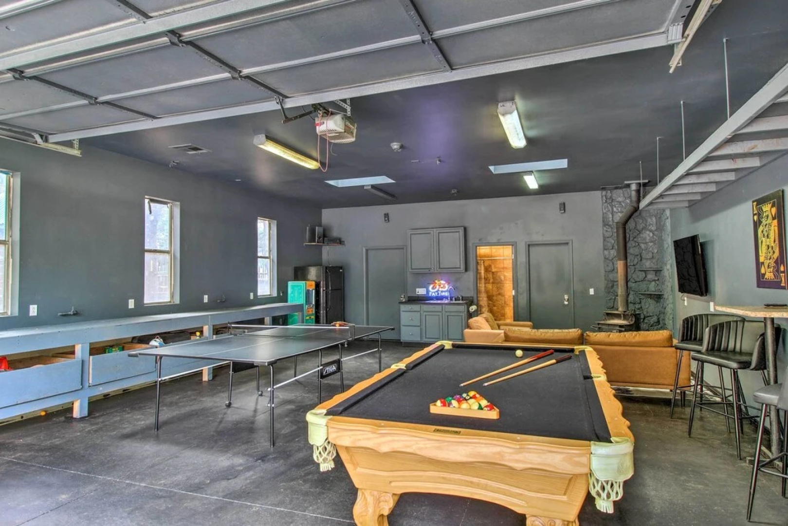 2 Mi to Lake: Marvelous Pinetop Home w/ Fireplaces