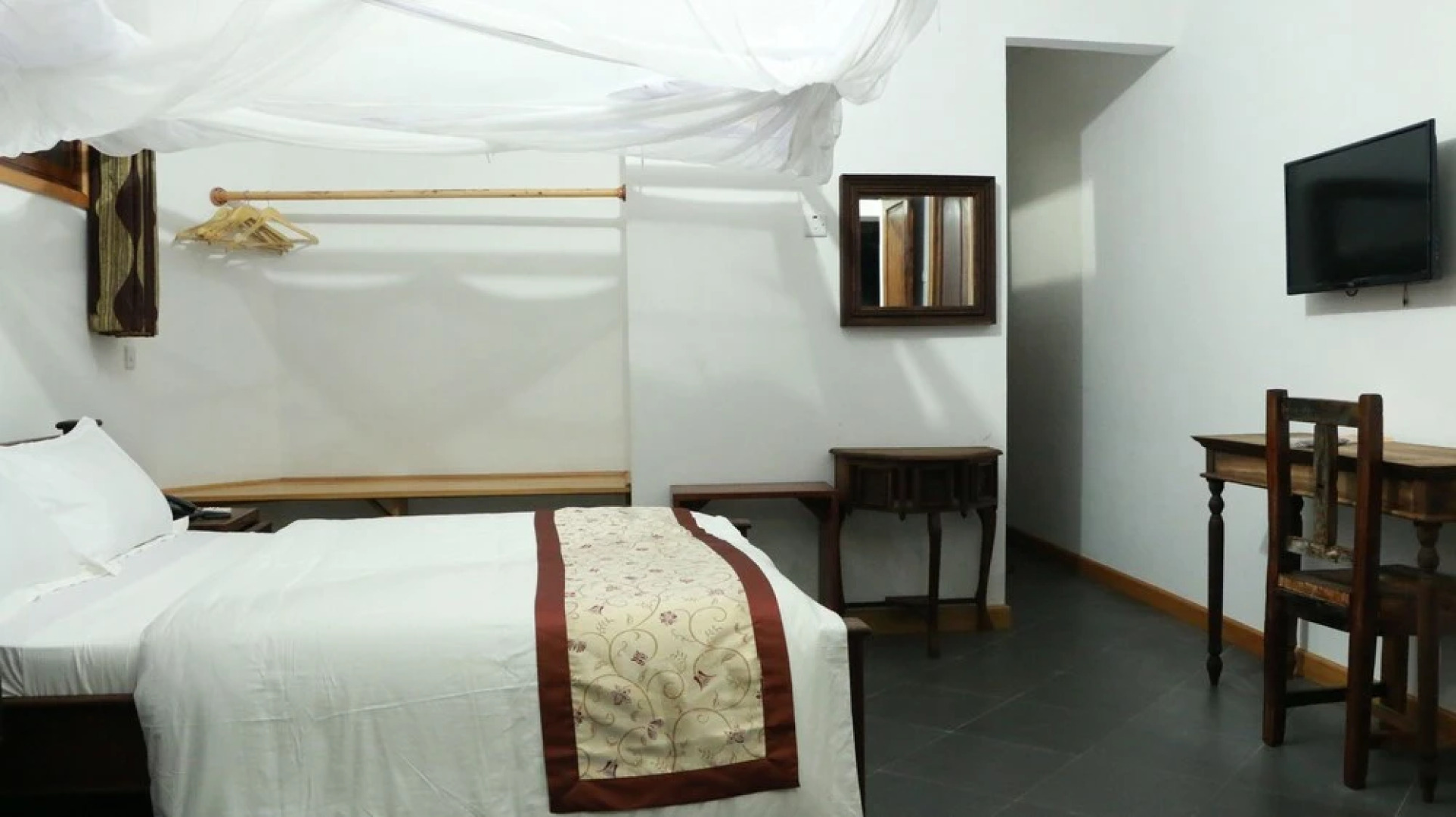 Saadani Park Hotel