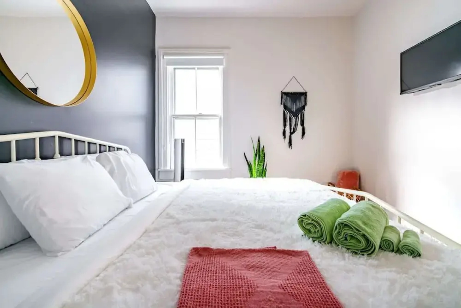 Prime Location Clean Top Rated Free Parking