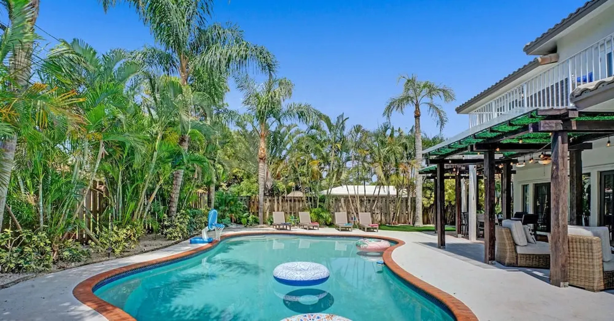 Modern Chic 7-BR with Pool & Gameroom