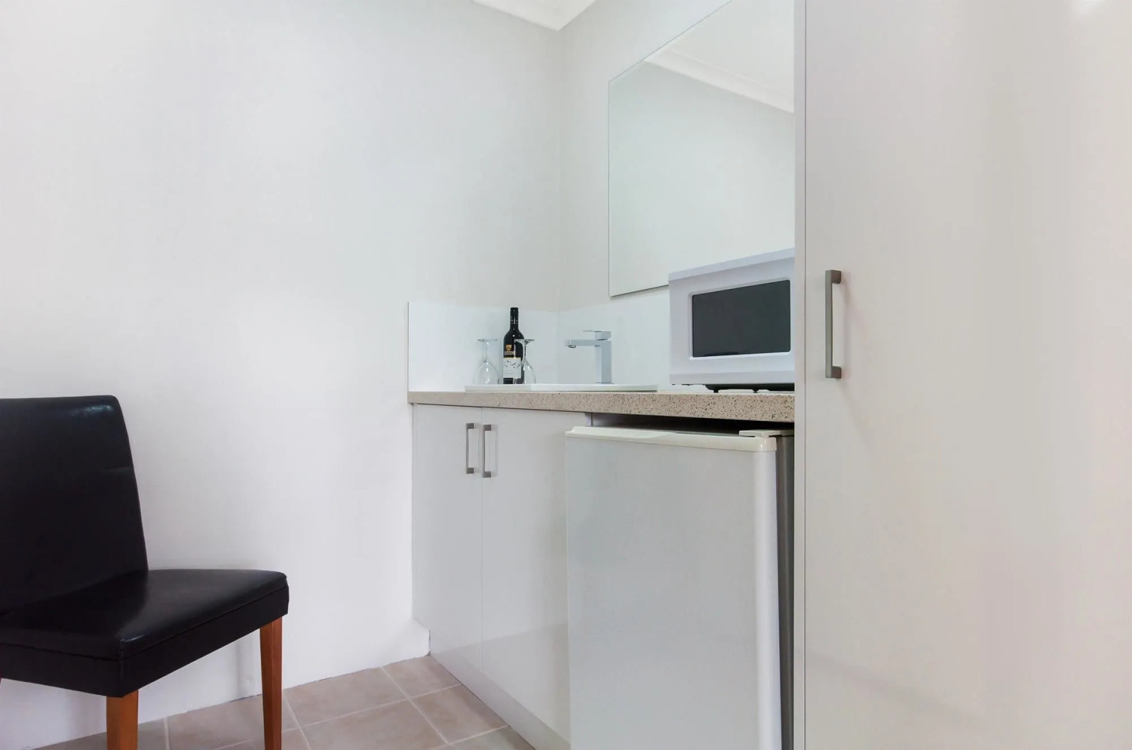 Waves Motel and Apartments