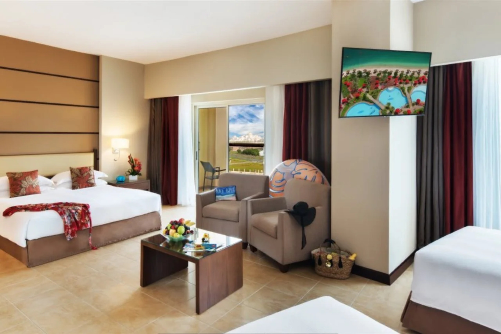 Отель Khalidiya Palace Rayhaan by Rotana 