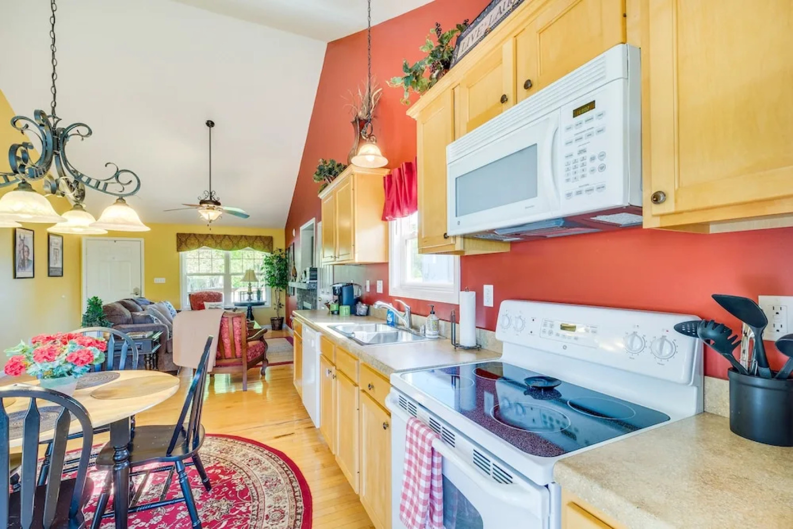 Lake-view Kentucky Getaway w/ Resort Amenities!