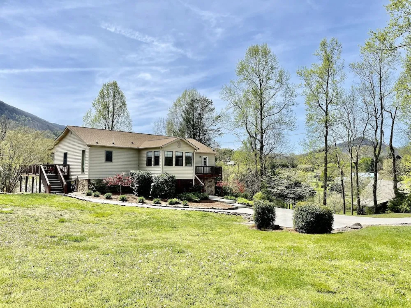 Cove Mountain Rest 3 Bedroom Home by RedAwning