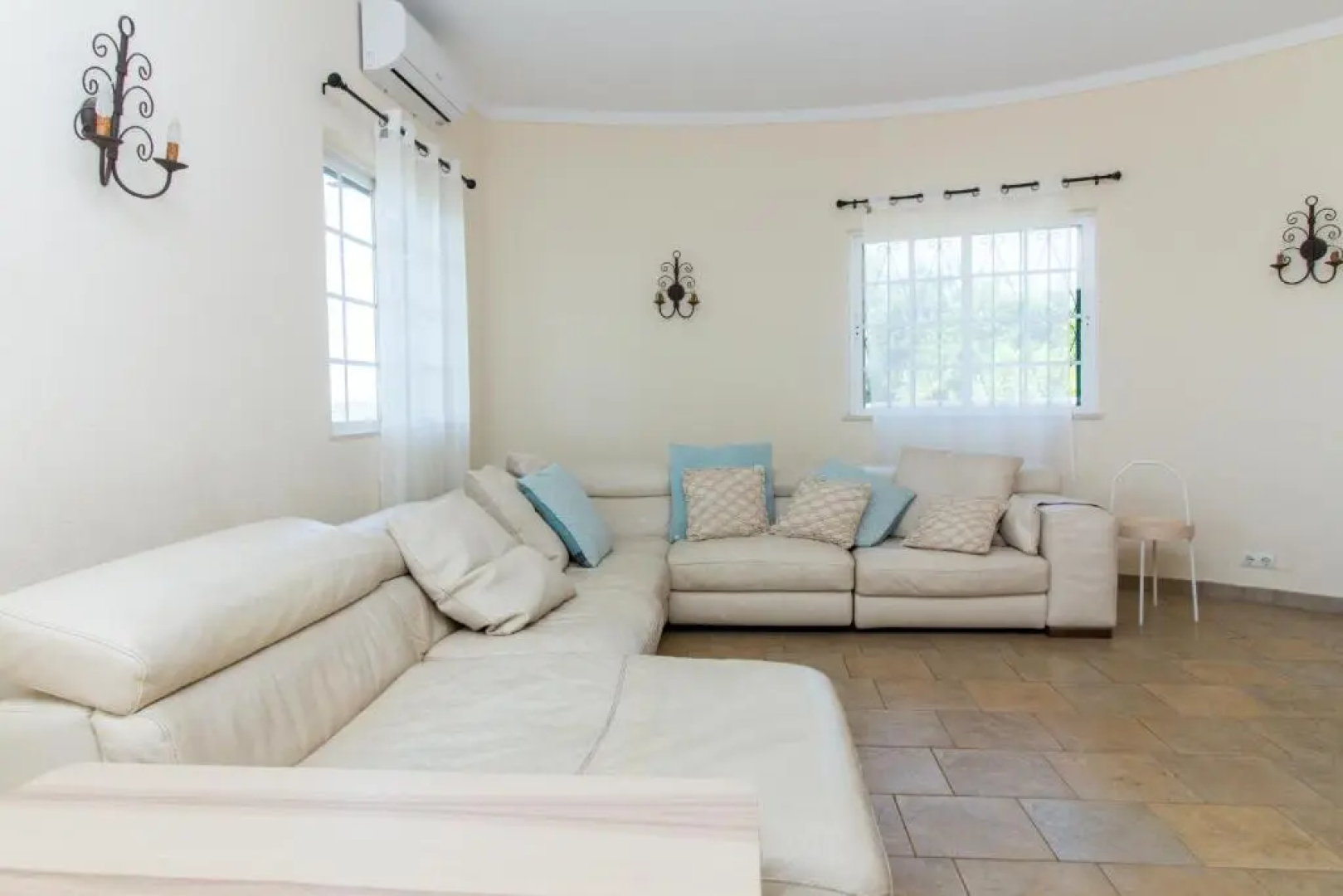Villa Bliss 450 m2 Luxury Oasis with Saltwater Pool